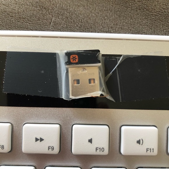 Logitech K750 Wireless Solar Keyboard for Mac - Picture 3 of 4